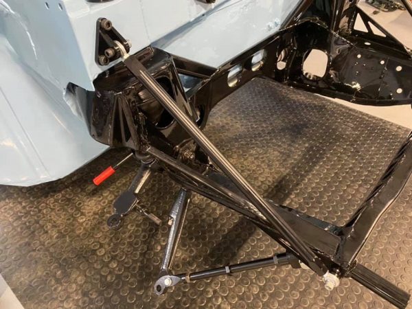 Classic mini inner wing support braces in black - Image 2